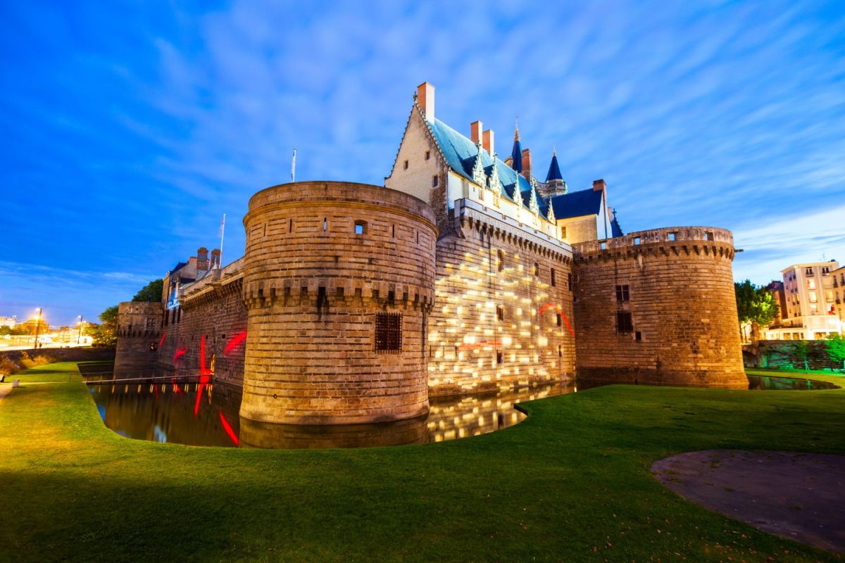 Le château des Ducs de Bretagne à Nantes proche de l'hôtel Mercure