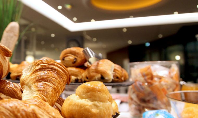 Services de l'hotel Mercure petit déjeuner