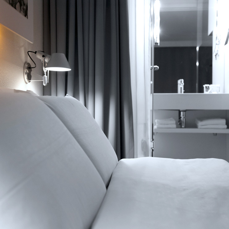 Literie de la chambre de l'hotel